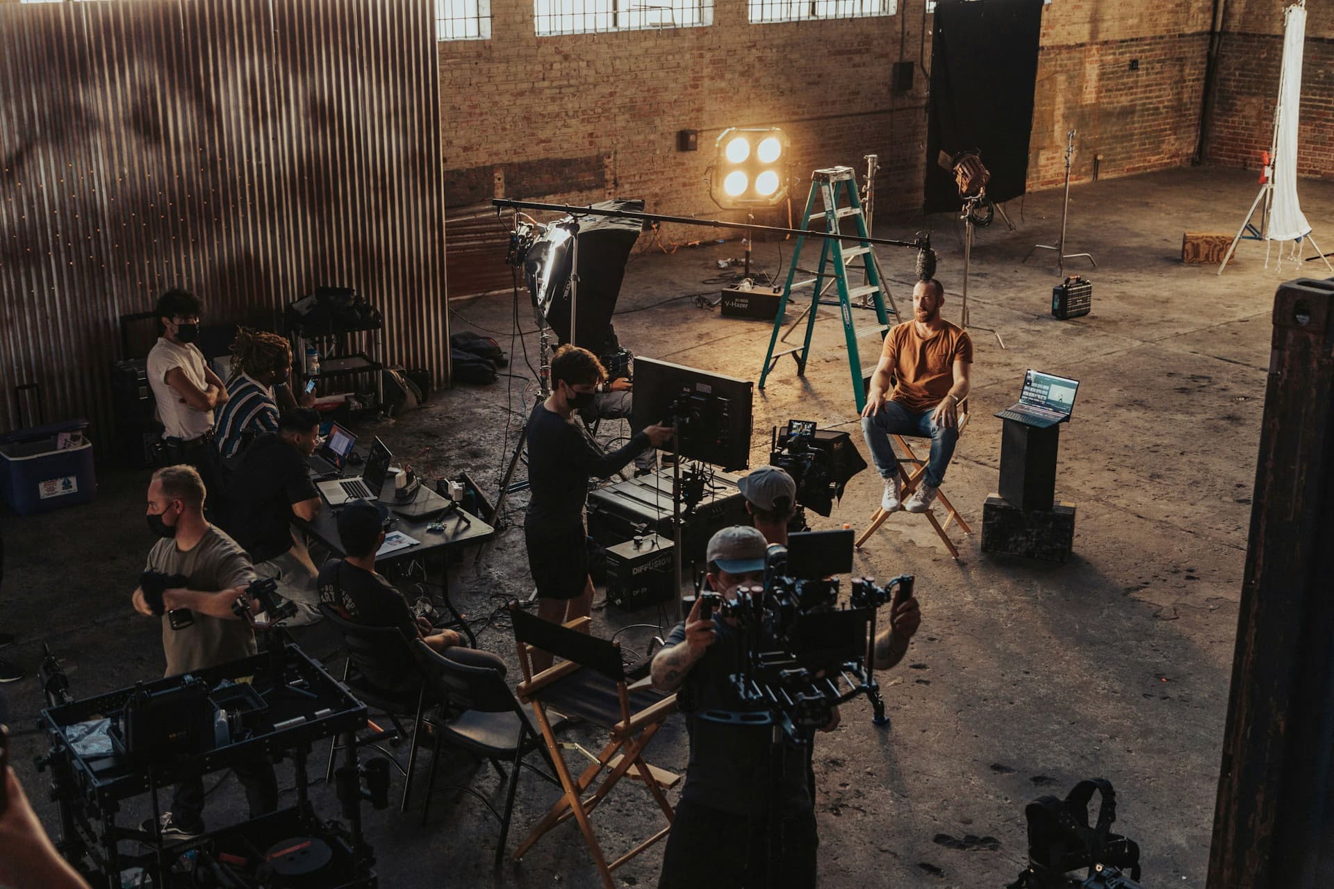 Equipe da Alis Filmes em set de filmagem