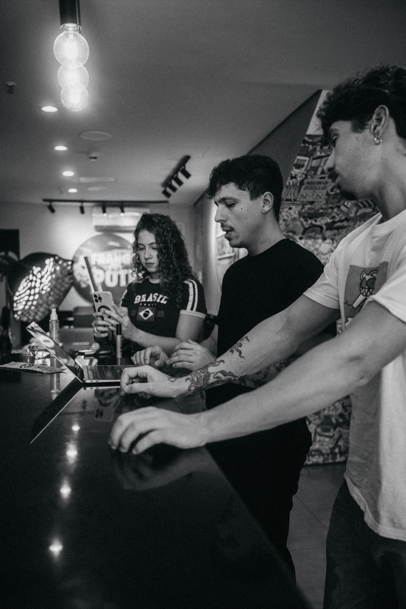 Equipe da Alis Filmes trabalhando em set